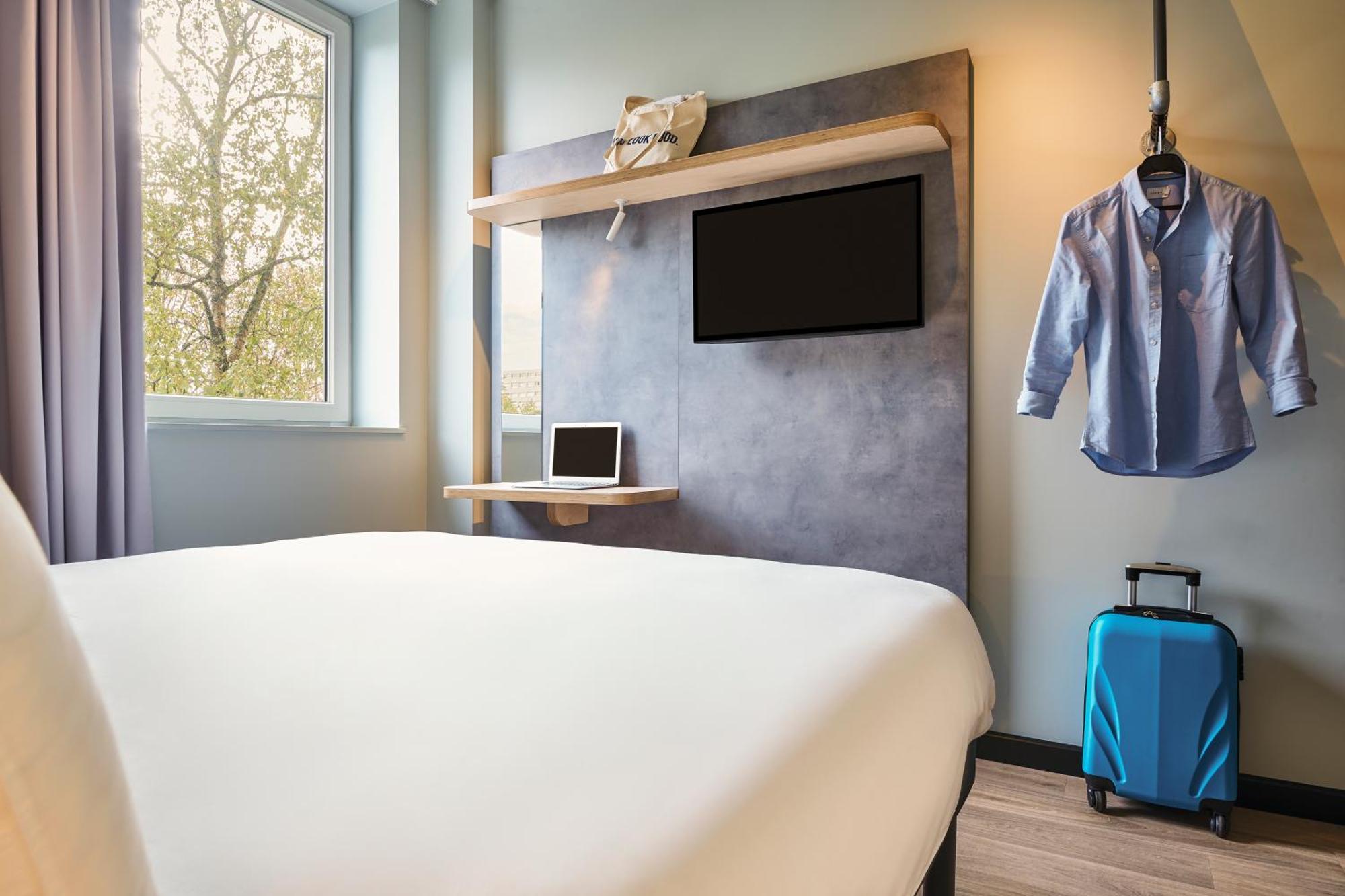 Hotel Ibis Budget Nantes Ouest Atlantis Couëron Exterior foto