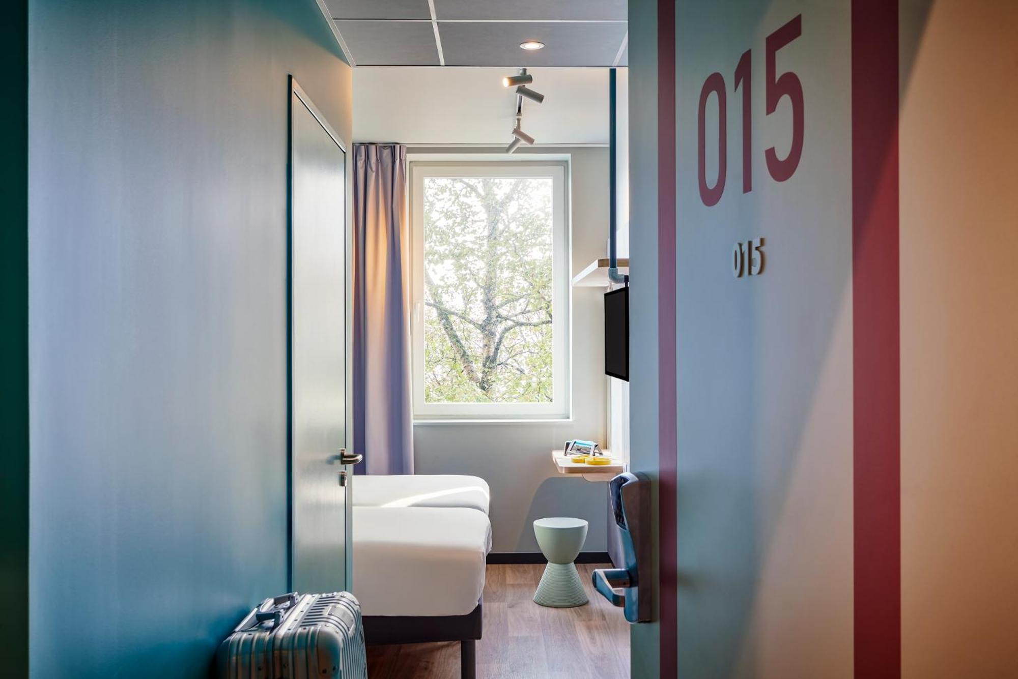 Hotel Ibis Budget Nantes Ouest Atlantis Couëron Exterior foto