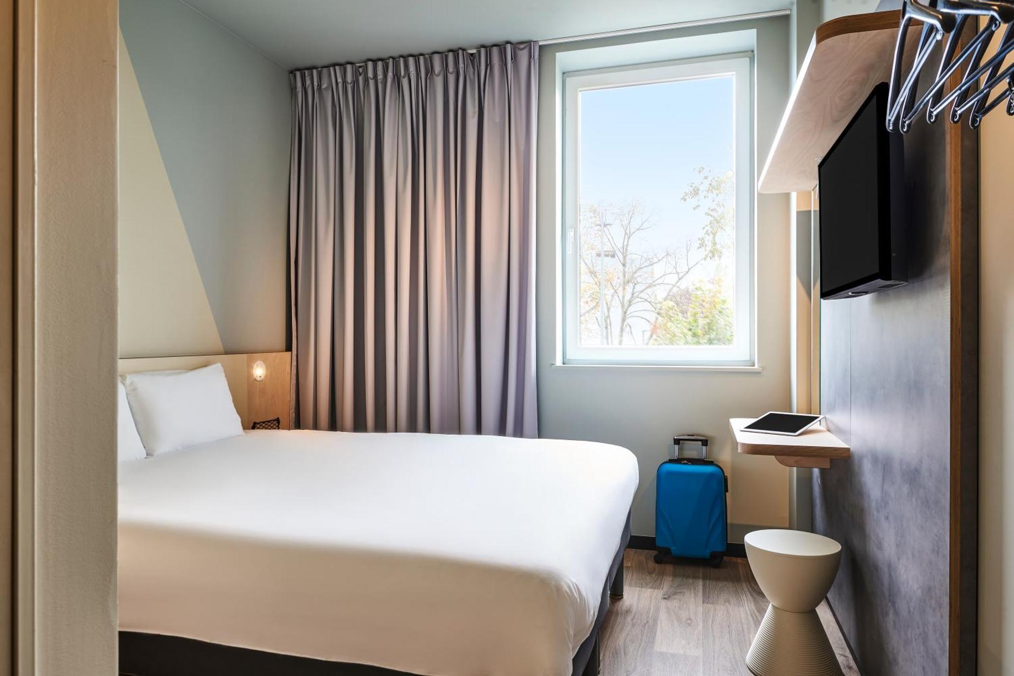 Hotel Ibis Budget Nantes Ouest Atlantis Couëron Exterior foto
