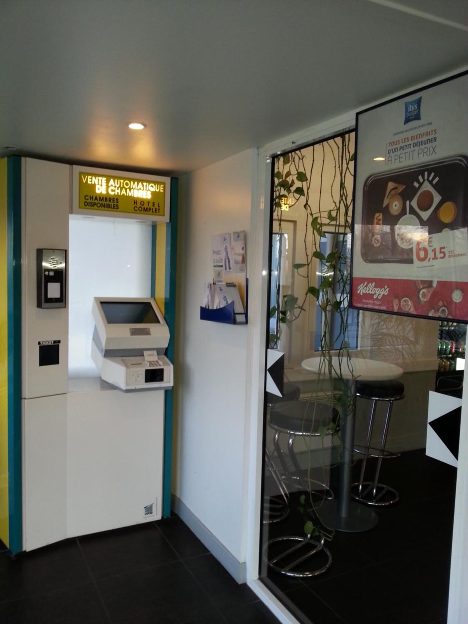 Hotel Ibis Budget Nantes Ouest Atlantis Couëron Exterior foto