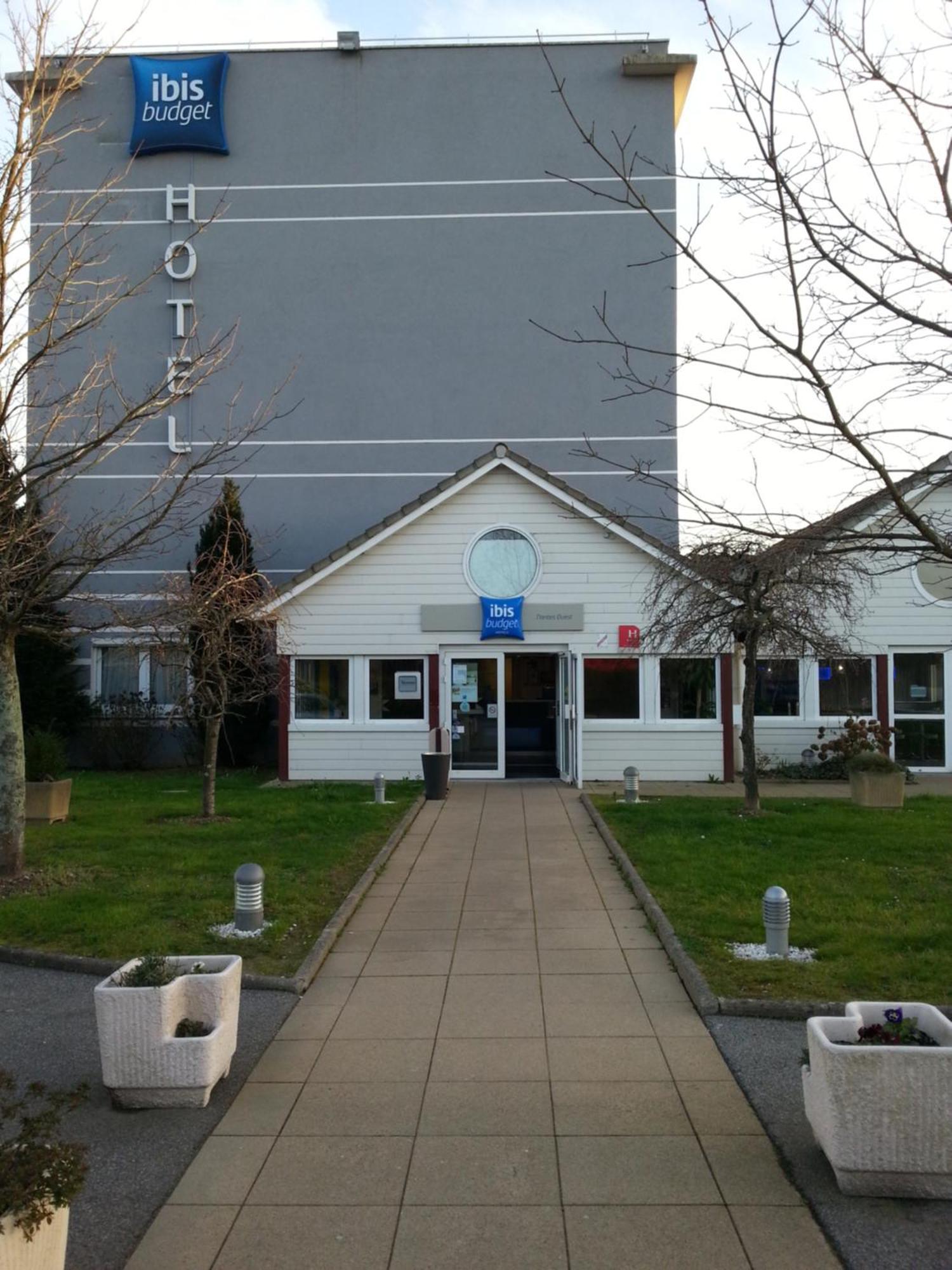 Hotel Ibis Budget Nantes Ouest Atlantis Couëron Exterior foto