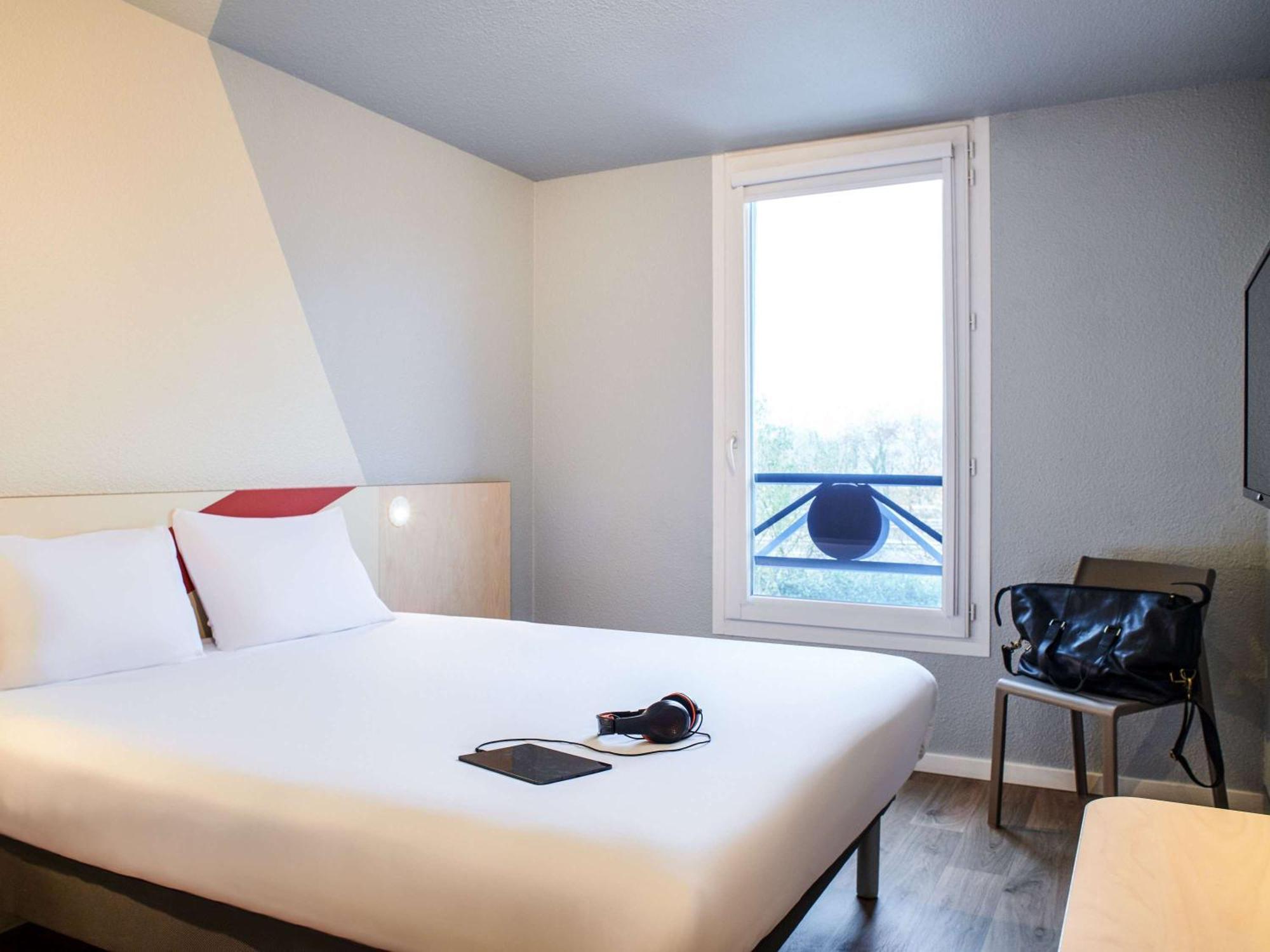 Hotel Ibis Budget Nantes Ouest Atlantis Couëron Exterior foto