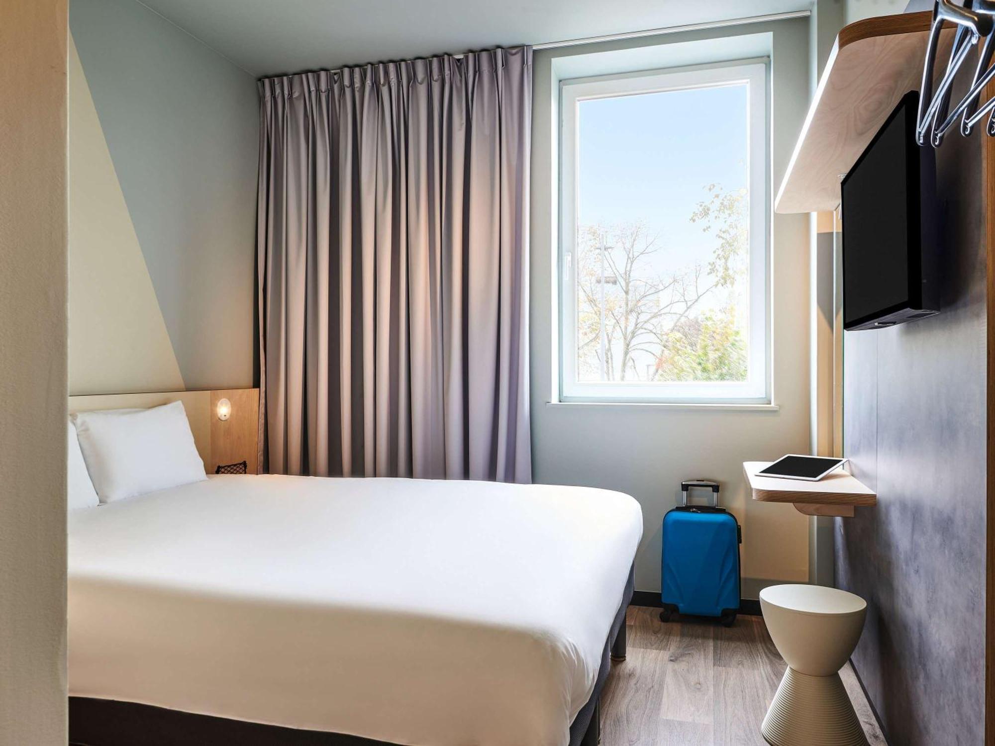 Hotel Ibis Budget Nantes Ouest Atlantis Couëron Exterior foto