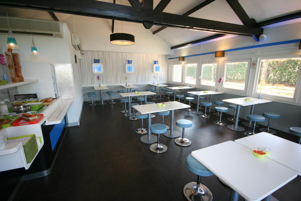 Hotel Ibis Budget Nantes Ouest Atlantis Couëron Exterior foto
